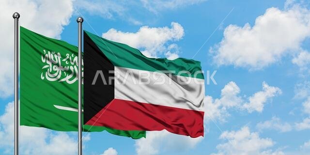 يرفرف علم المملكة العربية السعودية وعلم الكويت معاً في مهب الريح أمام سماء زرقاء صافية تتلألأ فيها الغيوم البيضاء. مفهوم الدبلوماسية، العلاقات الدولية. يرفرف علم المملكة العربية السعودية وعلم الكويت معاً في مهب الريح أمام سماء زرقاء صافية تتلألأ فيها الغيوم البيضاء. مفهوم الدبلوماسية، العلاقات الدولية.