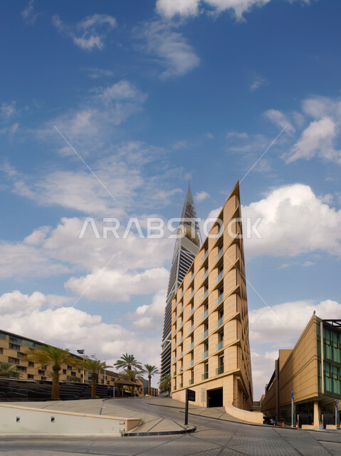 برج الفيصلية في مدينة الرياض بالمملكة العربية السعودية ، الفن الهندسي المعماري بالسعودية ، معالم سياحية مشهورة بالسعودية ، الأبراج و ناصطحات السحاب 