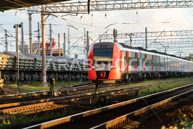 قطار حديث فائق السرعة بين المدن ، محطة قطار ، خطوط السكة الحديدية ، المترو ، وسائل النقل 