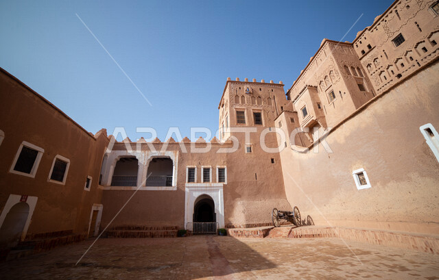 صورة لمباني طينية قديمة ، معالم تاريخية و أثرية قديمة ، معالم سياحية ، مباني أثرية قديمة ، بيوت تاريخية قديمة