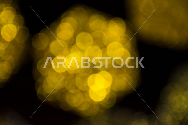 خلفية زخرفية مجردة مع بريق ذهبي غير واضح ، خلفية ضوء خوخية مجردة ، رسومات و أشكال هندسية غير واضحة ، خطوط وأشكال هندسية ذهبية غير واضحة