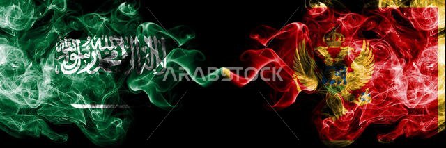 المملكة العربية السعودية ضد الجبل الأسود، أعلام الجبل الأسود الدخانية الغامضة موضوعة جنبًا إلى جنب. أعلام دخانية حريرية سميكة الألوان من اللغة العربية والجبل الأسود