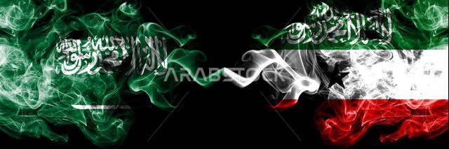 أعلام المملكة العربية السعودية وأعلام أرض الصومال الدخانية الغامضة موضوعة جنبًا إلى جنب. أعلام دخانية حريرية سميكة الألوان تمثل اللغة العربية والعربية وأرض الصومال