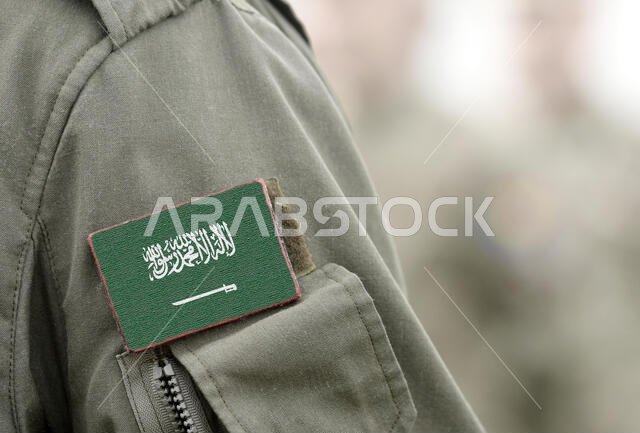 علم المملكة العربية السعودية على الزي العسكري (صورة مجمعة).