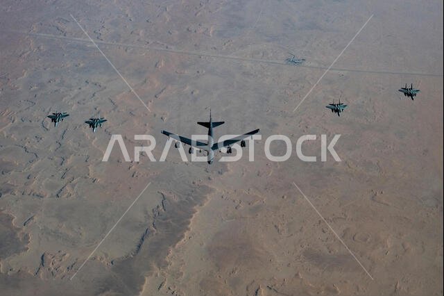 قامت قاذفة قنابل من طراز B-52H ستراتوفورتريس تابعة لسلاح الجو الأمريكي، برفقة أربع طائرات مقاتلة من طراز F-15C إيجل تابعة للمملكة العربية السعودية، بالتحليق على ارتفاع منخفض فوق قاعدة الأمير سلطان الجوية في المملكة العربية السعودية، في الأول من نوفمبر/تشرين الثاني 2019. وتُعدّ قاذفة B-52H، المنتشرة من قاعدة باركسديل الجوية في لويزيانا، جزءًا من قوة مهام قاذفات تعمل انطلاقًا من قاعدة فيرفورد الجوية التابعة لسلاح الجو الملكي البريطاني في إنجلترا. وتُصنّف هذه الطائرة كقاذفة استراتيجية بعيدة المدى ق