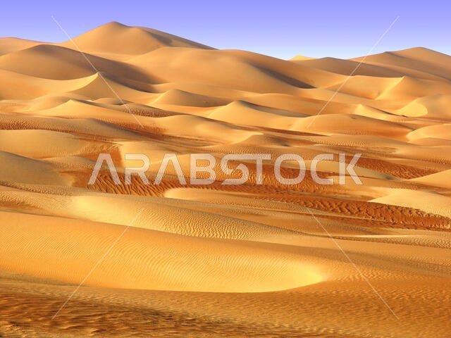 صحراء الشرق الأوسط - أنماط ملونة لصحراء ليوا، التي تُعد جزءًا من صحراء الربع الخالي، والتي تمتد عبر الإمارات العربية المتحدة وسلطنة عمان واليابان