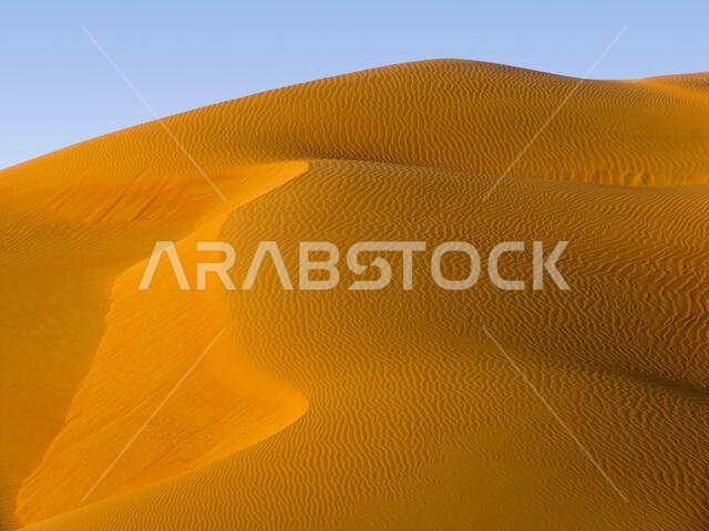 صحراء أبوظبي - أنماط متغيرة لصحراء ليوا، التي تُعد جزءًا من صحراء الربع الخالي، والتي تمتد عبر الإمارات العربية المتحدة وسلطنة عمان واليمن وجنوب أفريقيا.
