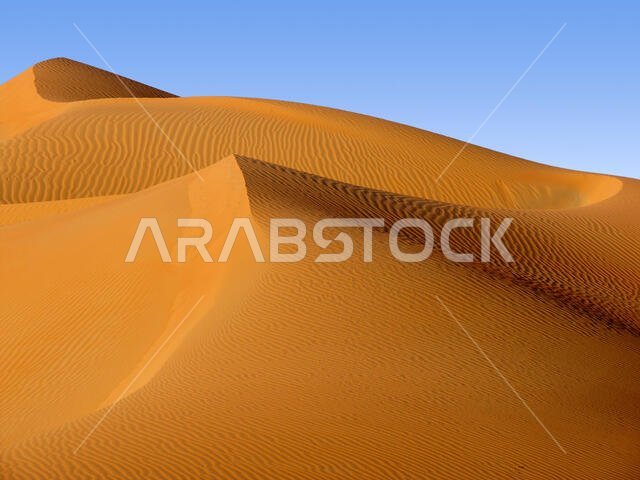 صحراء أبوظبي - أنماط متغيرة لصحراء ليوا، التي تُعد جزءًا من صحراء الربع الخالي أو الربع الخالي، والتي تمتد عبر الإمارات العربية المتحدة وعُمان واليمن والسعودية