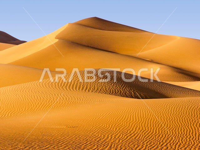 صحراء أبوظبي - أنماط متغيرة لصحراء ليوا، التي تُعد جزءًا من صحراء الربع الخالي، والتي تمتد عبر الإمارات العربية المتحدة وسلطنة عمان واليمن وجنوب أفريقيا.
