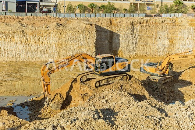 حفريات تُظهر الصخور الأساسية في الرياض، المملكة العربية السعودية
