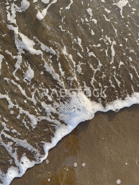 صورة جمالية مقربة لأمواج البحر ، شاطئ البحر ، أماكن سياحية ترفيهية ، الطبيعة البحرية ، هدوء وجمال البحر ، خلفية الطبيعة