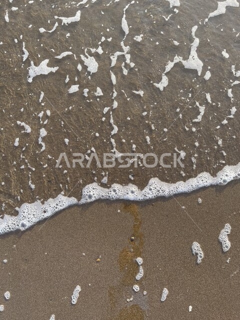 صورة جمالية مقربة لأمواج البحر ، شاطئ البحر ، أماكن سياحية ترفيهية ، الطبيعة البحرية ، هدوء وجمال البحر ، خلفية الطبيعة