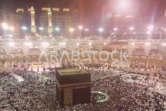 مكة المكرمة، المملكة العربية السعودية، مارس 2018 - تجمع الحجاج المسلمون من جميع أنحاء العالم لأداء العمرة في المسجد الحرام بمكة المكرمة، المملكة العربية السعودية.