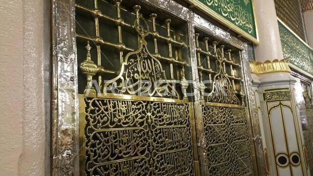 Photo of the Al Madinah, Saudi arabia, September 2016 masjid (mosque) nabawi and pilgrims from all the world at Prophet Mosque or Masjid Nabawi