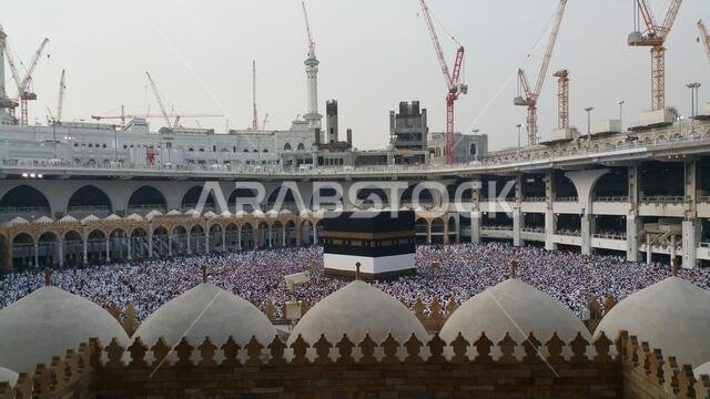 مكة المكرمة، المملكة العربية السعودية، سبتمبر 2016 - تجمع الحجاج المسلمون من جميع أنحاء العالم لأداء العمرة أو الحج في المسجد الحرام بمكة المكرمة، المملكة العربية السعودية