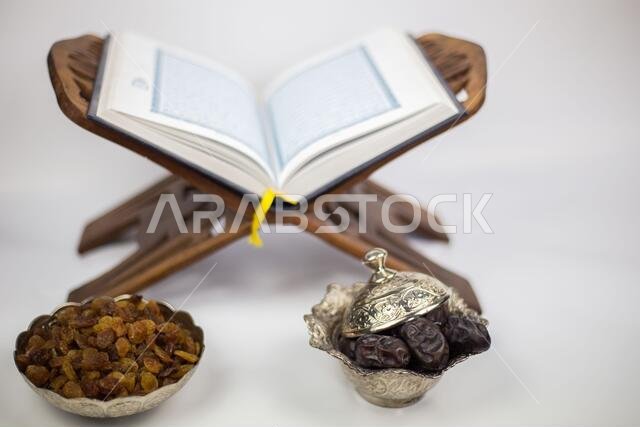 طعام رمضان، وهو طعام تقليدي من ثقافة المسلمين يُتناول في ليلة رمضان الكريم، حيث يُعبد الله ويُتناول الطعام بعد غروب الشمس خلال الشهر الفضيل.