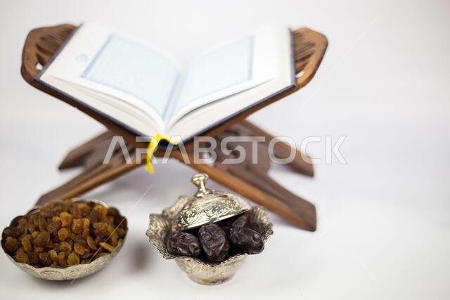 طعام رمضان، وهو طعام تقليدي من ثقافة المسلمين يُتناول في ليلة رمضان الكريم، حيث يُعبد الله ويُتناول الطعام بعد غروب الشمس خلال الشهر الفضيل.
