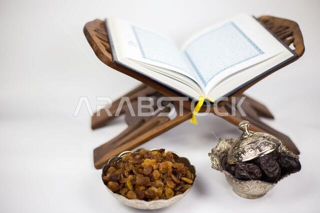طعام رمضان، وهو طعام تقليدي من ثقافة المسلمين يُتناول في ليلة رمضان الكريم، حيث يُعبد الله ويُتناول الطعام بعد غروب الشمس خلال الشهر الفضيل.