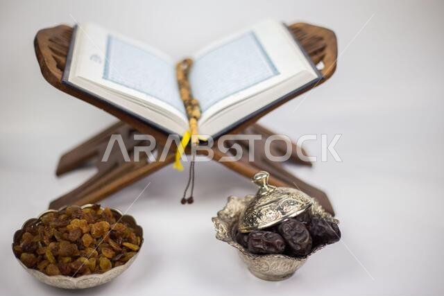 طعام رمضان، وهو طعام تقليدي من ثقافة المسلمين يُتناول في ليلة رمضان الكريم، حيث يُعبد الله ويُتناول الطعام بعد غروب الشمس خلال الشهر الفضيل.