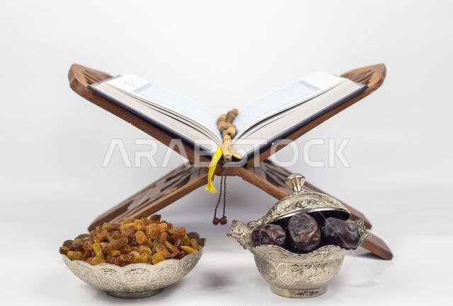 طعام رمضان، وهو طعام تقليدي من ثقافة المسلمين يُتناول في ليلة رمضان الكريم، حيث يُعبد الله ويُتناول الطعام بعد غروب الشمس خلال الشهر الفضيل.