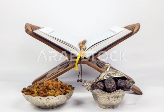 طعام رمضان، وهو طعام تقليدي من ثقافة المسلمين يُتناول في ليلة رمضان الكريم، حيث يُعبد الله ويُتناول الطعام بعد غروب الشمس خلال الشهر الفضيل.