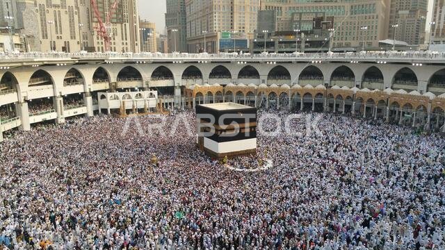 مكة المكرمة، المملكة العربية السعودية، سبتمبر 2016 - تجمع الحجاج المسلمون من جميع أنحاء العالم لأداء العمرة أو الحج في المسجد الحرام بمكة المكرمة، المملكة العربية السعودية