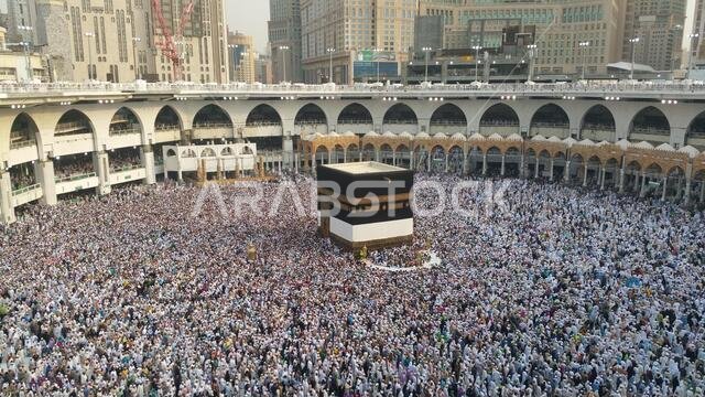 مكة المكرمة، المملكة العربية السعودية، سبتمبر 2016 - تجمع الحجاج المسلمون من جميع أنحاء العالم لأداء العمرة أو الحج في المسجد الحرام بمكة المكرمة، المملكة العربية السعودية