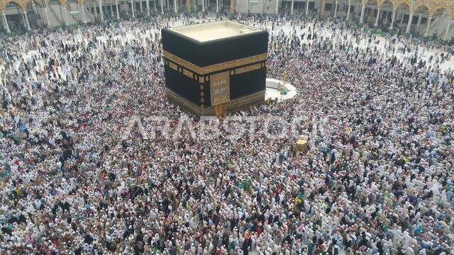 مكة المكرمة، المملكة العربية السعودية، سبتمبر 2016 - تجمع الحجاج المسلمون من جميع أنحاء العالم لأداء العمرة أو الحج في المسجد الحرام بمكة المكرمة، المملكة العربية السعودية