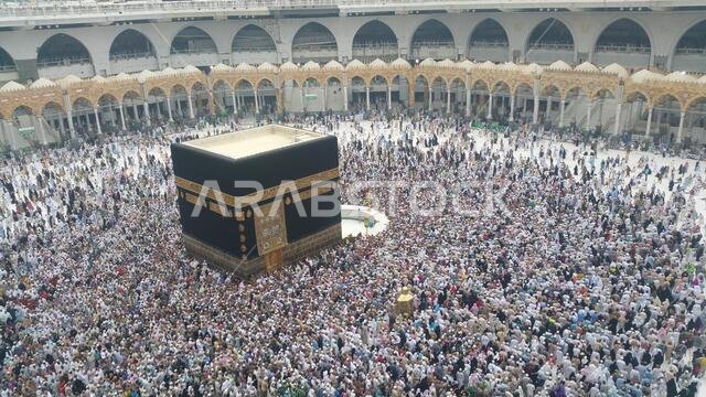 مكة المكرمة، المملكة العربية السعودية، سبتمبر 2016 - تجمع الحجاج المسلمون من جميع أنحاء العالم لأداء العمرة أو الحج في المسجد الحرام بمكة المكرمة، المملكة العربية السعودية