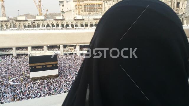 مكة المكرمة، المملكة العربية السعودية، سبتمبر 2016 - تجمع الحجاج المسلمون من جميع أنحاء العالم لأداء العمرة أو الحج في المسجد الحرام بمكة المكرمة، المملكة العربية السعودية