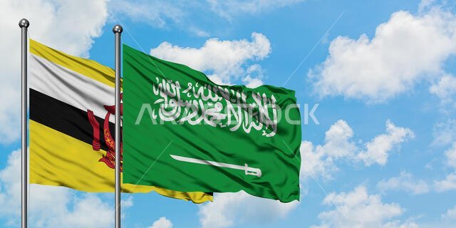 يرفرف علما بروناي والسعودية معاً في مهب الريح أمام سماء زرقاء صافية تتخللها غيوم بيضاء. مفهوم الدبلوماسية، العلاقات الدولية.
