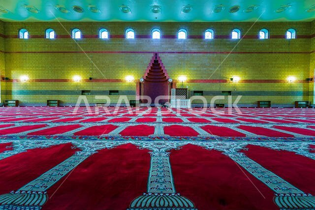 مسجد جميل في الدمام، منظر داخلي. مدينة الدمام، المملكة العربية السعودية. التقطت الصورة في 2 نوفمبر 2018.