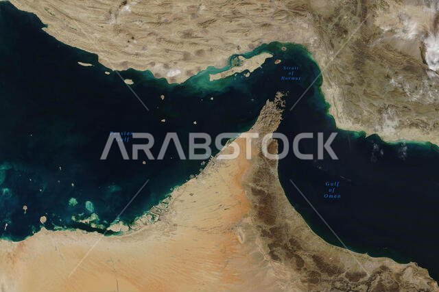 مضيق هرمز، وهو مضيق يقع بين الخليج العربي وخليج عُمان، كما يُرى من الفضاء - عناصر هذه الصورة مقدمة من وكالة ناسا