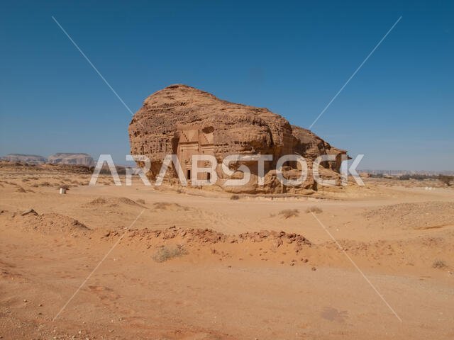 مجموعة من المقابر المنحوتة في الصخر في مدائن صالح، وهو موقع أثري يضم مقابر نبطية في المملكة العربية السعودية.