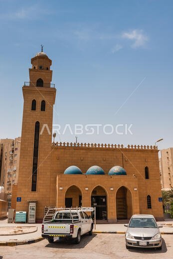 مسجد سارة بنت إبراهيم الشنيفي على طريق الملك سعود، الرياض مسجد سارة بنت إبراهيم الشنيفي على طريق الملك سعود، الرياض