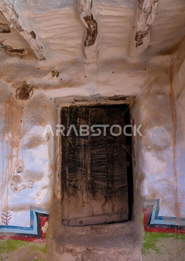 Al-qatt al-asiri traditionally female interior wall decoration in an abandonned house, Asir province, Sarat Abidah, Saudi Arabia