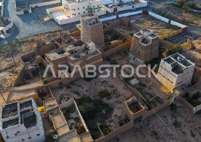 صورة جوية لمنازل مبنية من الحجر والطين ومغطاة بألواح من الأردواز، منطقة عسير، أحد الرفيدة، المملكة العربية السعودية