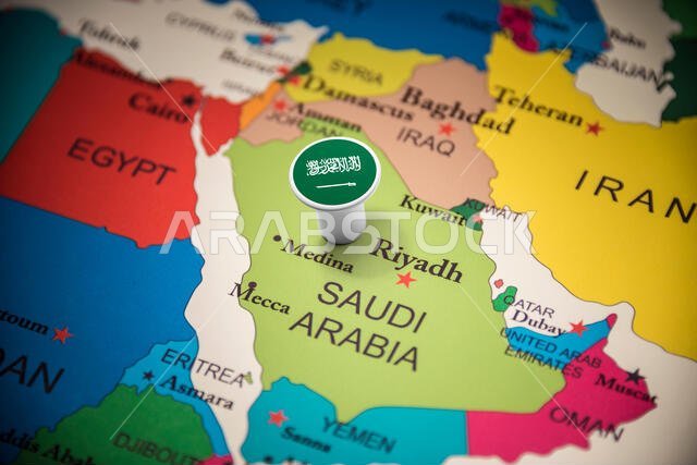 المملكة العربية السعودية مُشار إليها بعلم على الخريطة