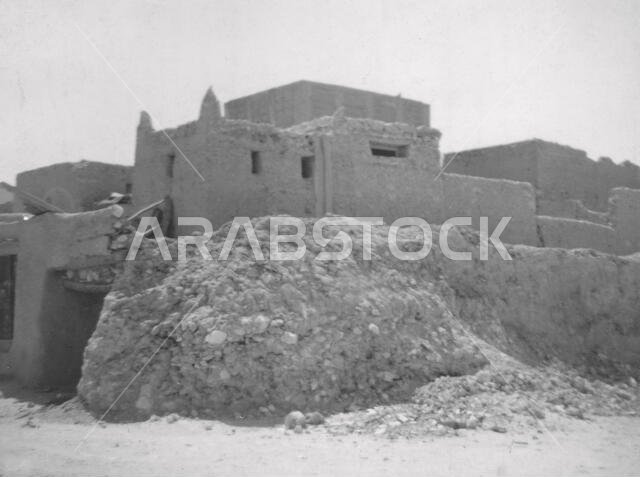 Historical images of architecture near a large oasis in Hofuf, Saudi Arabia (in the area of Al-Ahsa / Al-Hasa) in 1968. Historical images of architecture near a large oasis in Hofuf, Saudi Arabia (in the area of Al-Ahsa / Al-Hasa) in 1968.