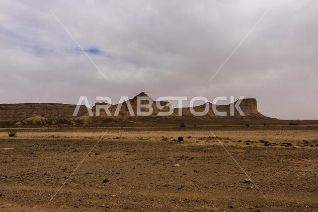 منظر صحراوي في يوم غائم جنوب شرق الرغابة، المملكة العربية السعودية