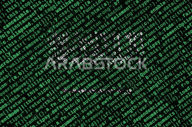 يظهر علم المملكة العربية السعودية على الشاشة مع رمز البرنامج. مفهوم التكنولوجيا الحديثة وتطوير المواقع.