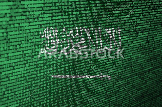 يظهر علم المملكة العربية السعودية على الشاشة مع رمز البرنامج. مفهوم التكنولوجيا الحديثة وتطوير المواقع.