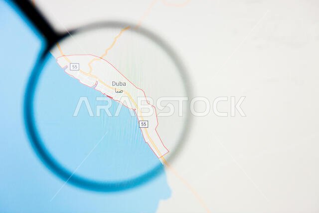 مدينة دبي في المملكة العربية السعودية - تصور توضيحي على الشاشة من خلال عدسة مكبرة