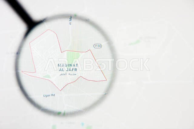مدينة الجفر في المملكة العربية السعودية - تصور توضيحي على الشاشة من خلال عدسة مكبرة مدينة الجفر في المملكة العربية السعودية - تصور توضيحي على الشاشة من خلال عدسة مكبرة