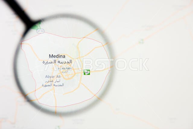 تصور مدينة المدينة المنورة على الشاشة من خلال عدسة مكبرة