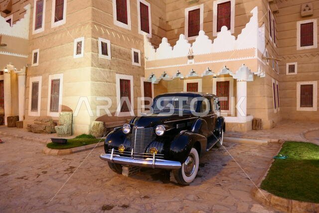 الرياض، المملكة العربية السعودية - ١٦ ديسمبر ٢٠١٨: فرع الملك عبد العزيز لسلسلة مطاعم قرية نجد الشهيرة التي تقدم المأكولات العربية المحلية