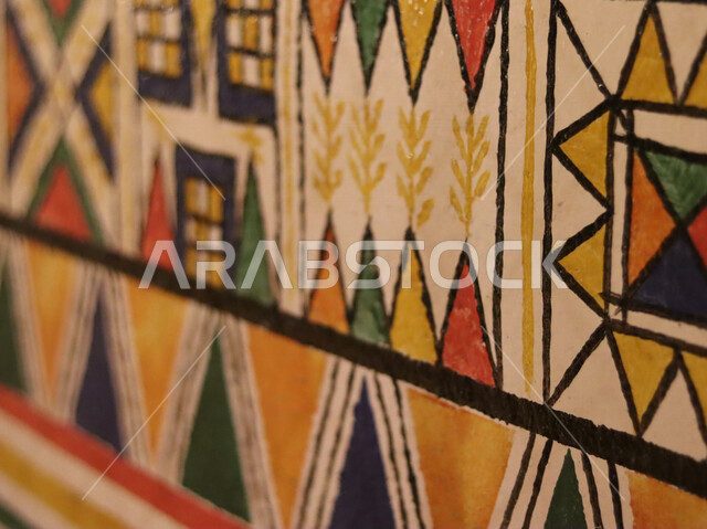 لوحة جدارية مرسومة  بفن القط العسيري، فن تراثي قديم في منطقة عسير جنوب السعودية، رسومات ابداعية، تصميمات تراثية، الفن القديم،زخرفة الجدران