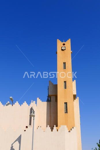 مكبرات صوت في مبنى تاريخي لرفع الأذان للمسلمين، المملكة العربية السعودية
