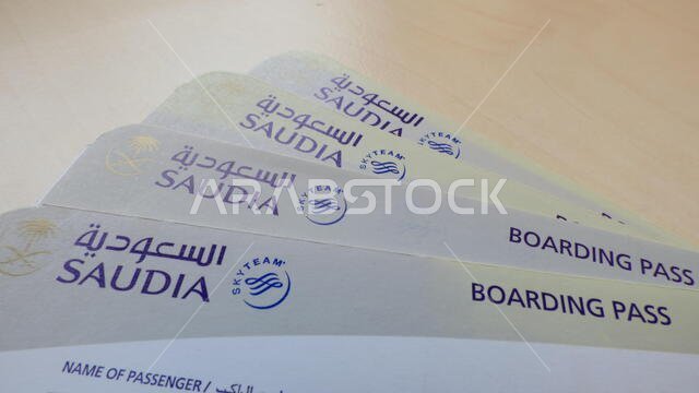 برلين، ألمانيا - 9 مارس 2019: بطاقات صعود متعددة على متن طائرات الخطوط الجوية السعودية برلين، ألمانيا - 9 مارس 2019: بطاقات صعود متعددة على متن طائرات الخطوط الجوية السعودية