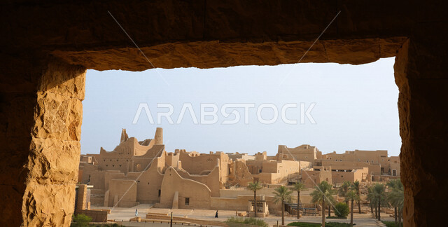أسوار الدرعية القديمة في مدينة الرياض بالمملكة العربية السعودية، حي الطريف التاريخي، مركز ثقافي سياحي، جوهرة المملكة، قرية تراثية، المباني الاثرية في الدرعية، معالم السعودية التاريخية،  السياحية في السعودية